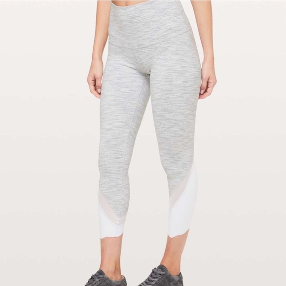 Lululemon Wunder Under Grey Crop Special Edition Scalloped Hem legging. Size 4 - Picture 1 of 12